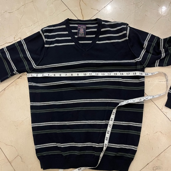 - Casual unisex black sweater with horizontal white and green stripes - Picture 6 of 9